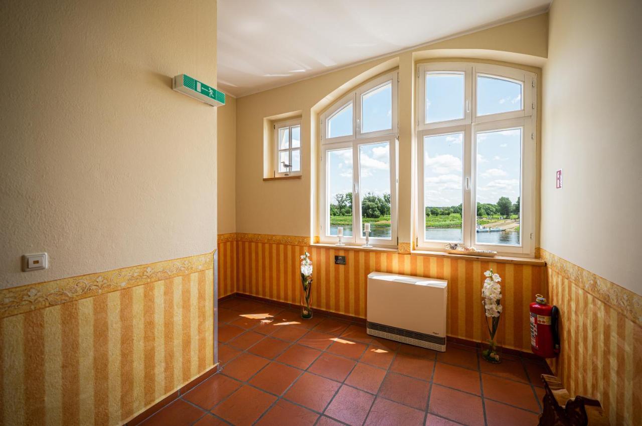 Elbterrasse Woerlitz Hotel โอราเนียนบัมเวอร์ลิทซ์ ภายนอก รูปภาพ