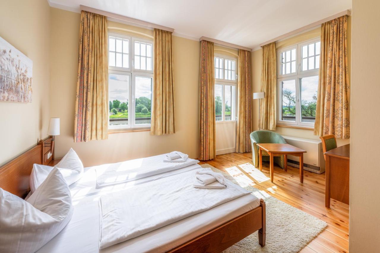 Elbterrasse Woerlitz Hotel โอราเนียนบัมเวอร์ลิทซ์ ภายนอก รูปภาพ